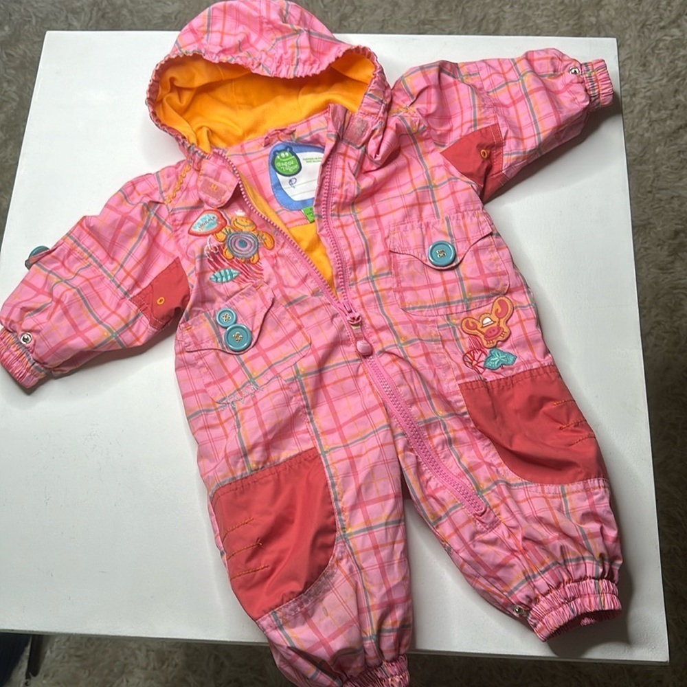 6m gagou tagou snowsuit but does not have the mitts and booties with it